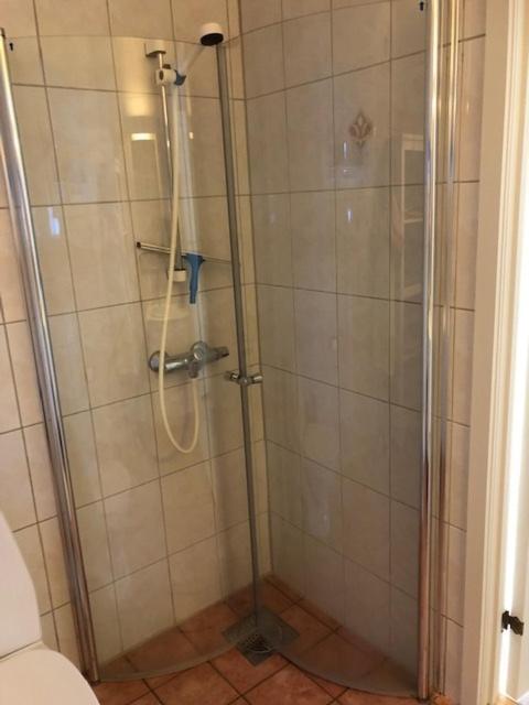 Koselig Nyoppusset 3 Roms Leilighet Med Egen Parkeringsplass I Rolige Omgivelse Naer Sjoen, 2 Mil Nord For Bergen Sentrum. Exteriör bild